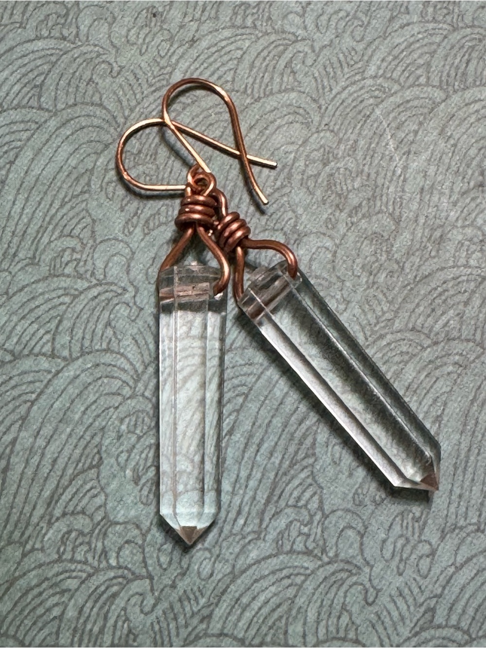 CRYSTAL POINT SHAPE LUCITE EARRINGS